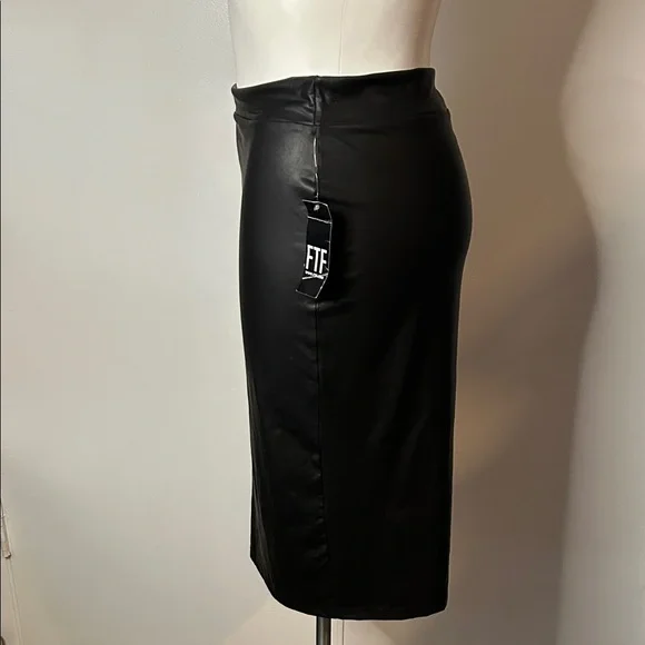 Fashion To Figure Black Pencil Skirt - Picture 2 of 4